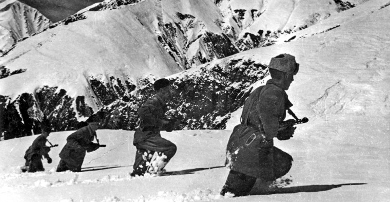 Разведчики капитана И.Руднева отправляются на задание. Северный Кавказ, 1942 год..